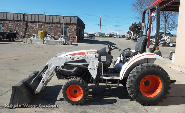 image for item J1605 Bobcat CT225 tractor