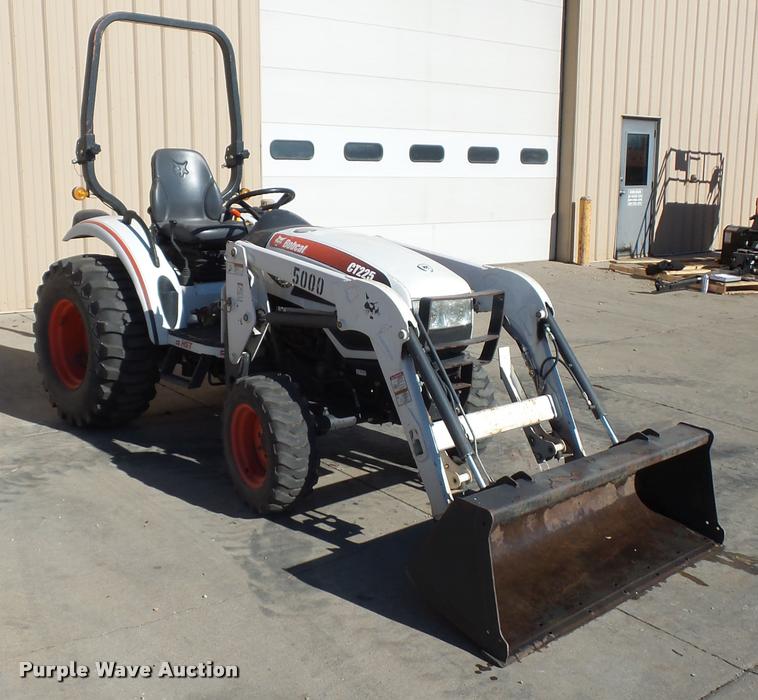 image for item J1605 Bobcat CT225 tractor