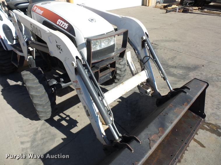 image for item J1605 Bobcat CT225 tractor