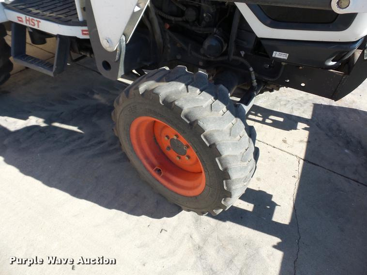 image for item J1605 Bobcat CT225 tractor