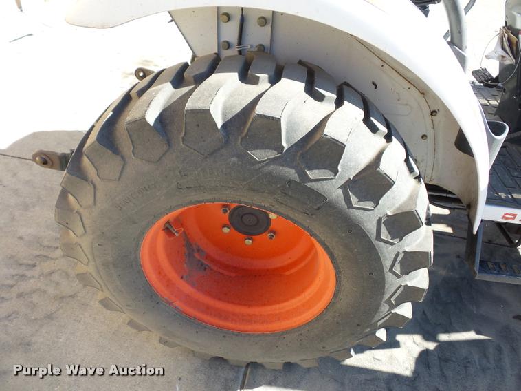 image for item J1605 Bobcat CT225 tractor
