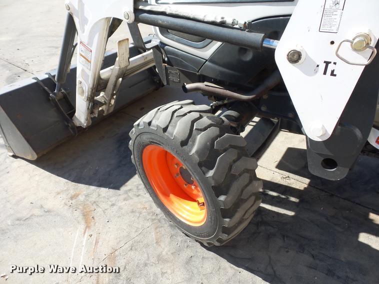 image for item J1605 Bobcat CT225 tractor