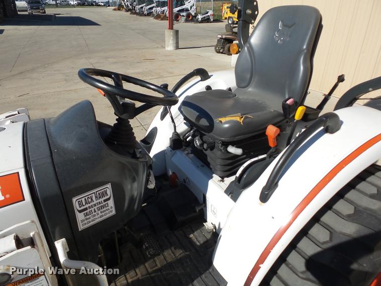 image for item J1605 Bobcat CT225 tractor