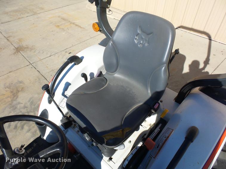 image for item J1605 Bobcat CT225 tractor