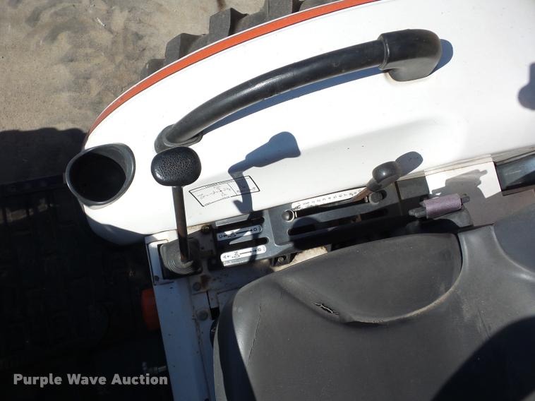 image for item J1605 Bobcat CT225 tractor