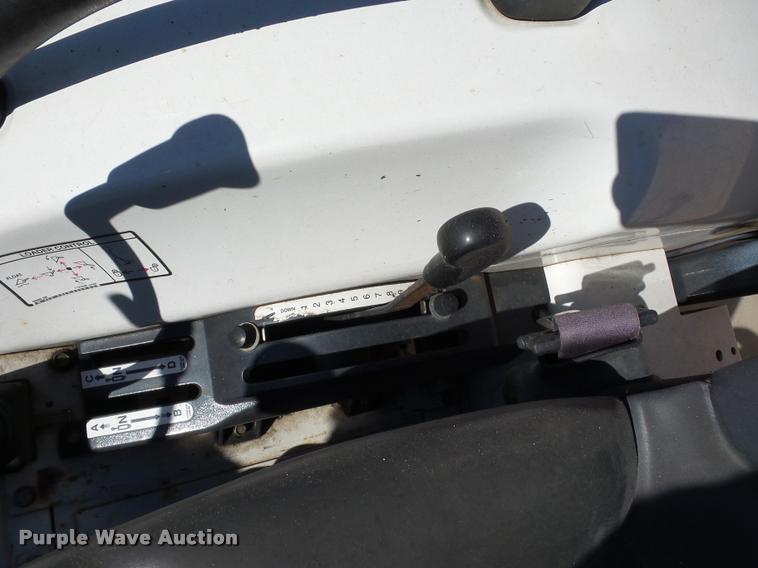 image for item J1605 Bobcat CT225 tractor