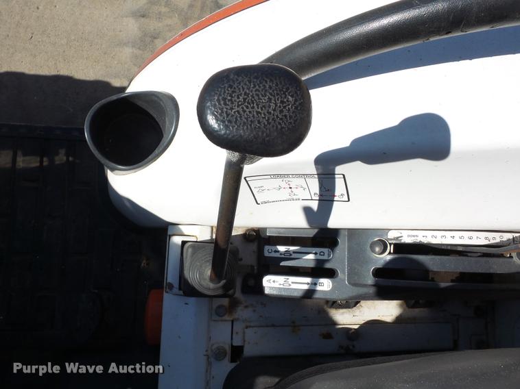 image for item J1605 Bobcat CT225 tractor