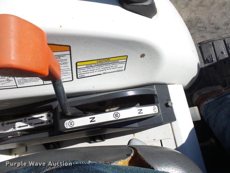 image for item J1605 Bobcat CT225 tractor