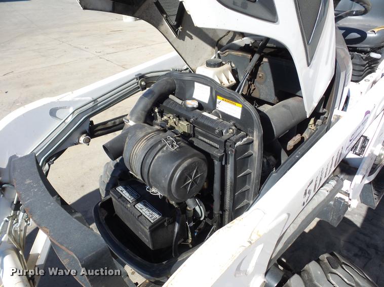 image for item J1605 Bobcat CT225 tractor