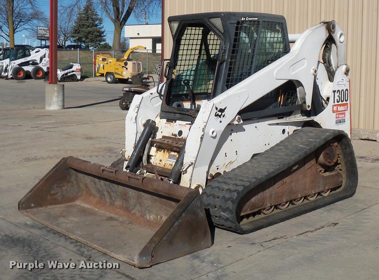 image for item J1610 2006 Bobcat T300 skid steer