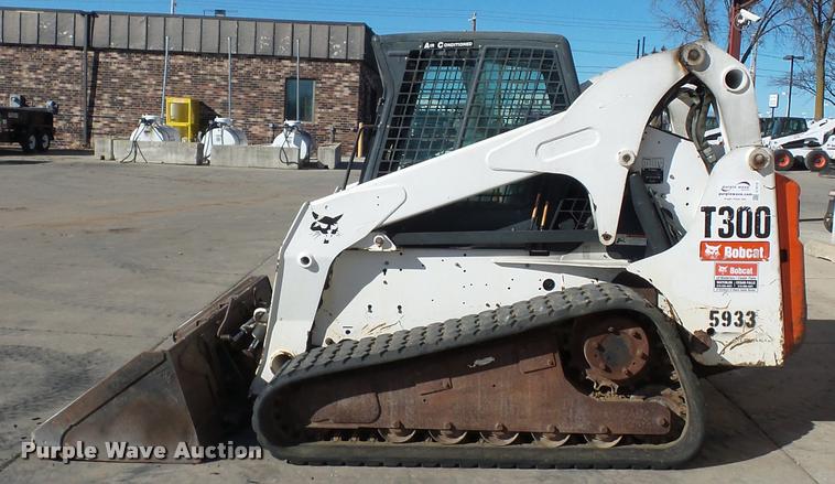 image for item J1610 2006 Bobcat T300 skid steer