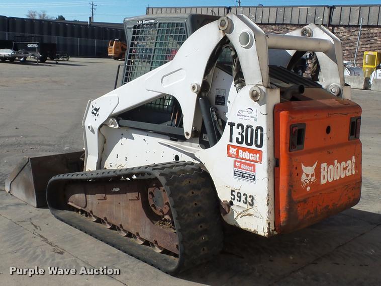 image for item J1610 2006 Bobcat T300 skid steer