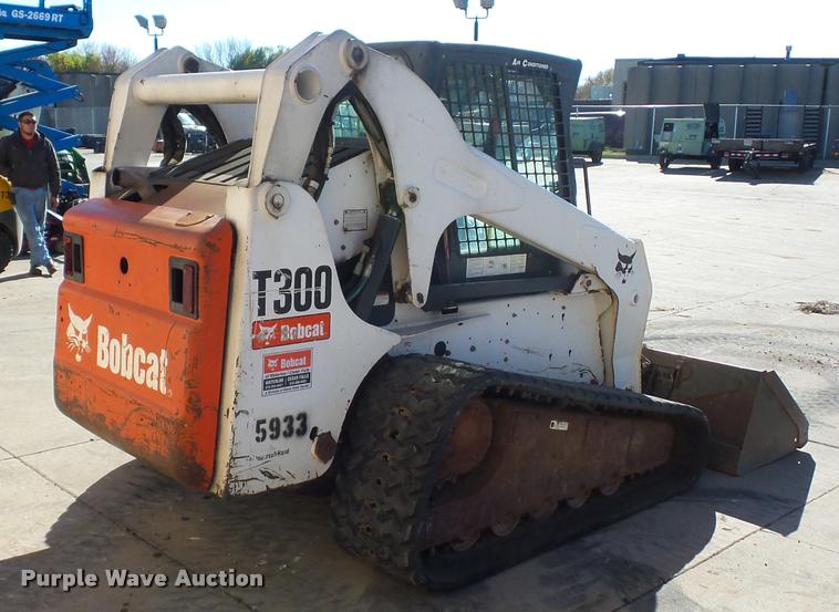image for item J1610 2006 Bobcat T300 skid steer