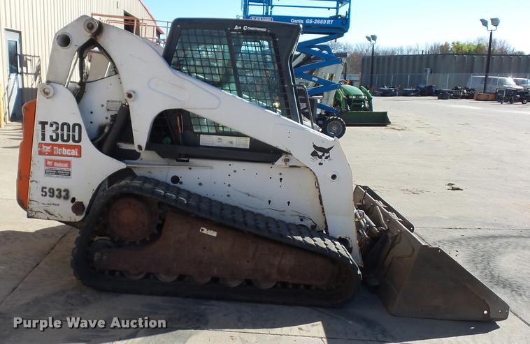 image for item J1610 2006 Bobcat T300 skid steer