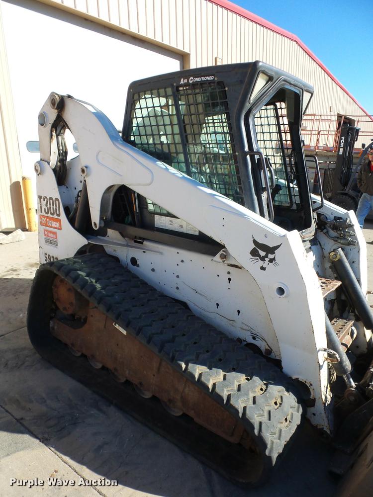 image for item J1610 2006 Bobcat T300 skid steer