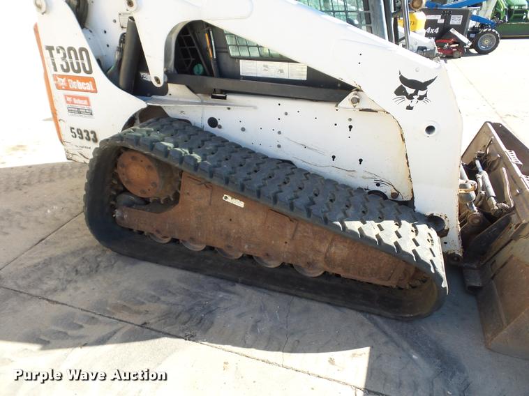image for item J1610 2006 Bobcat T300 skid steer