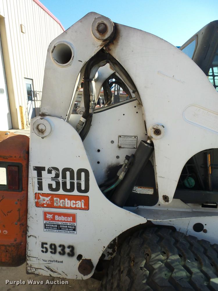 image for item J1610 2006 Bobcat T300 skid steer