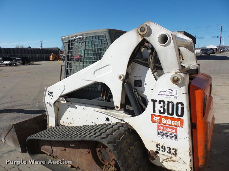 image for item J1610 2006 Bobcat T300 skid steer