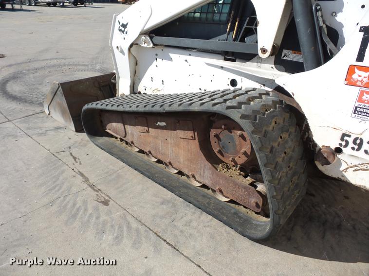 image for item J1610 2006 Bobcat T300 skid steer