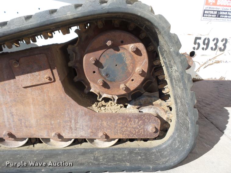 image for item J1610 2006 Bobcat T300 skid steer