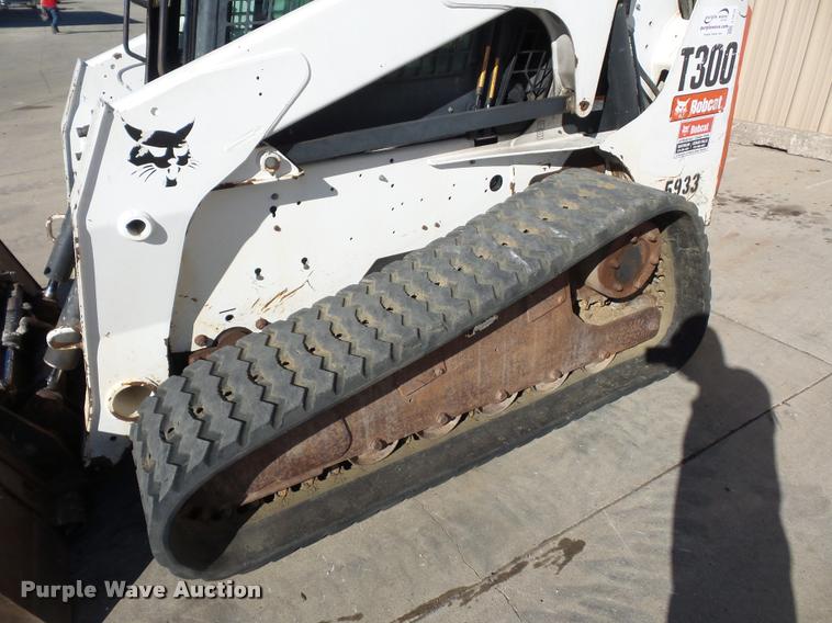 image for item J1610 2006 Bobcat T300 skid steer