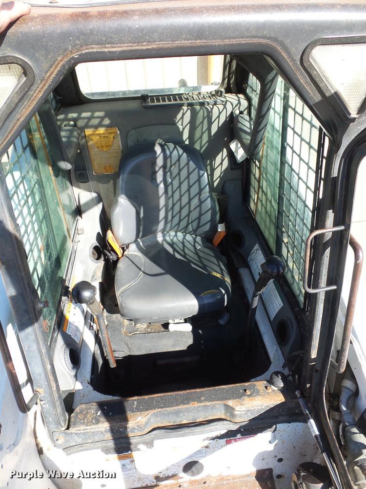image for item J1610 2006 Bobcat T300 skid steer