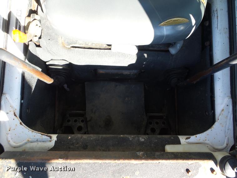 image for item J1610 2006 Bobcat T300 skid steer