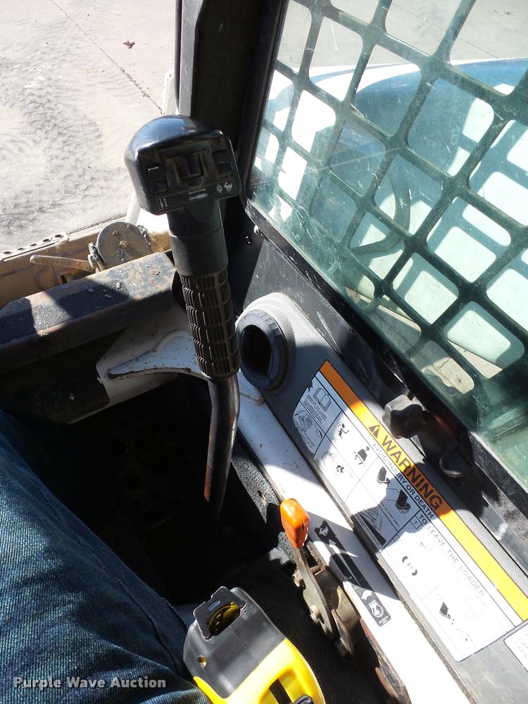 image for item J1610 2006 Bobcat T300 skid steer