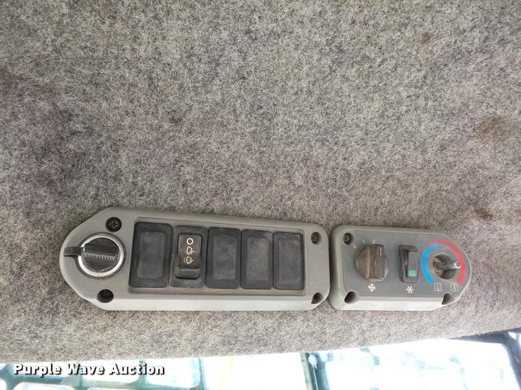 image for item J1610 2006 Bobcat T300 skid steer