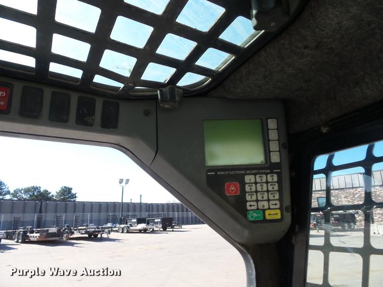 image for item J1610 2006 Bobcat T300 skid steer