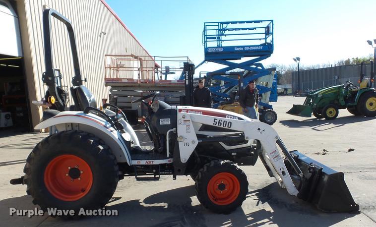 image for item J1614 Bobcat CT235 MFWD tractor