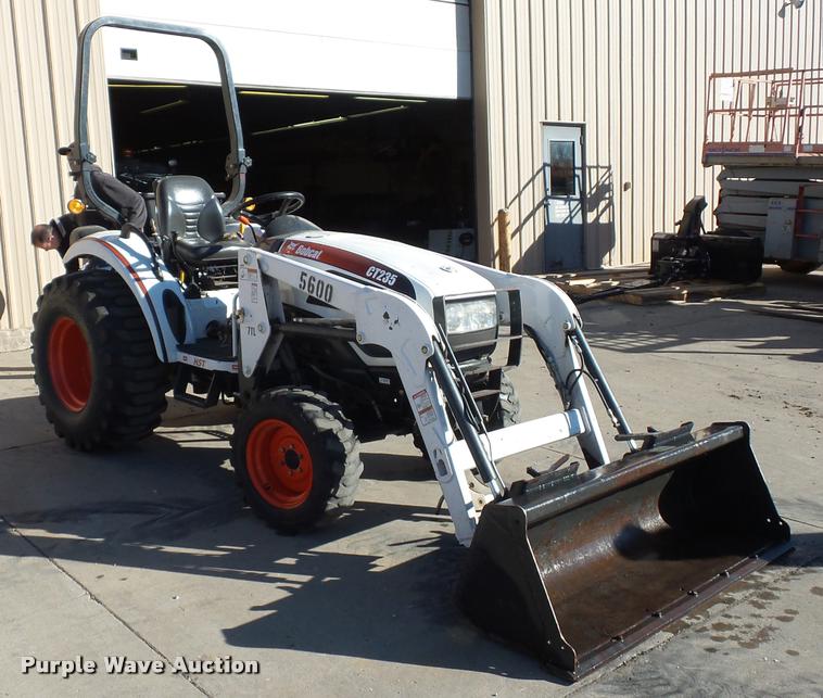 image for item J1614 Bobcat CT235 MFWD tractor