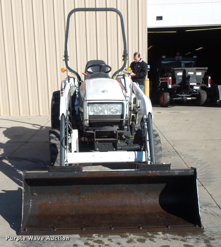 image for item J1614 Bobcat CT235 MFWD tractor