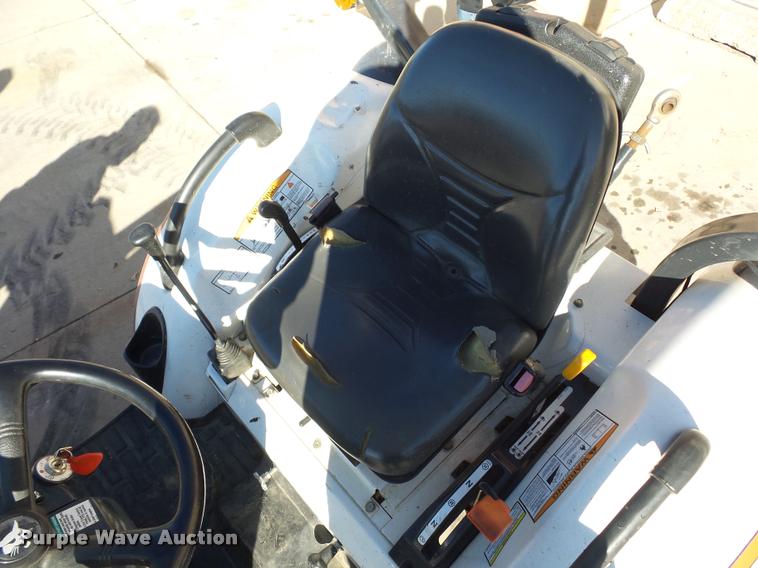 image for item J1614 Bobcat CT235 MFWD tractor