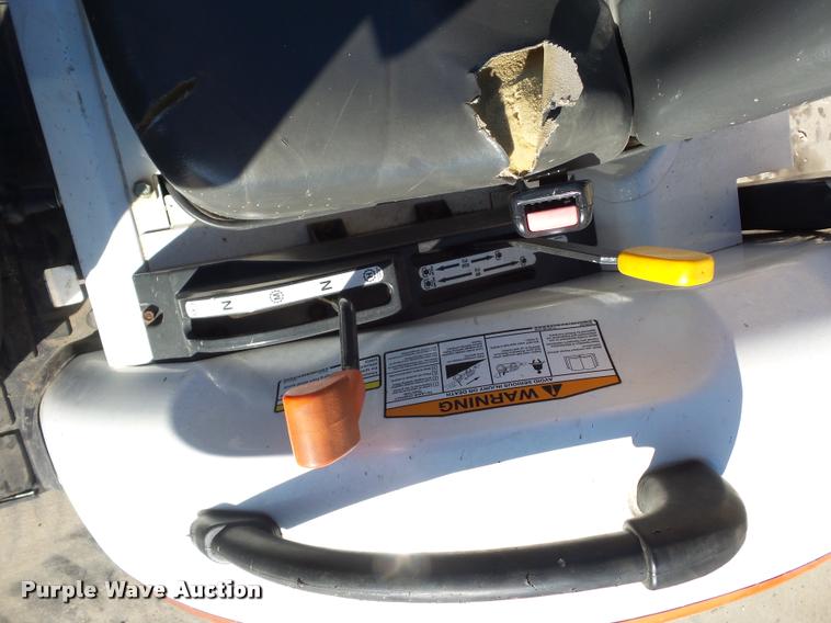 image for item J1614 Bobcat CT235 MFWD tractor