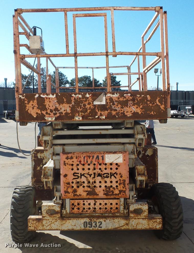 image for item J1615 1997 Skyjack 8841 scissor lift