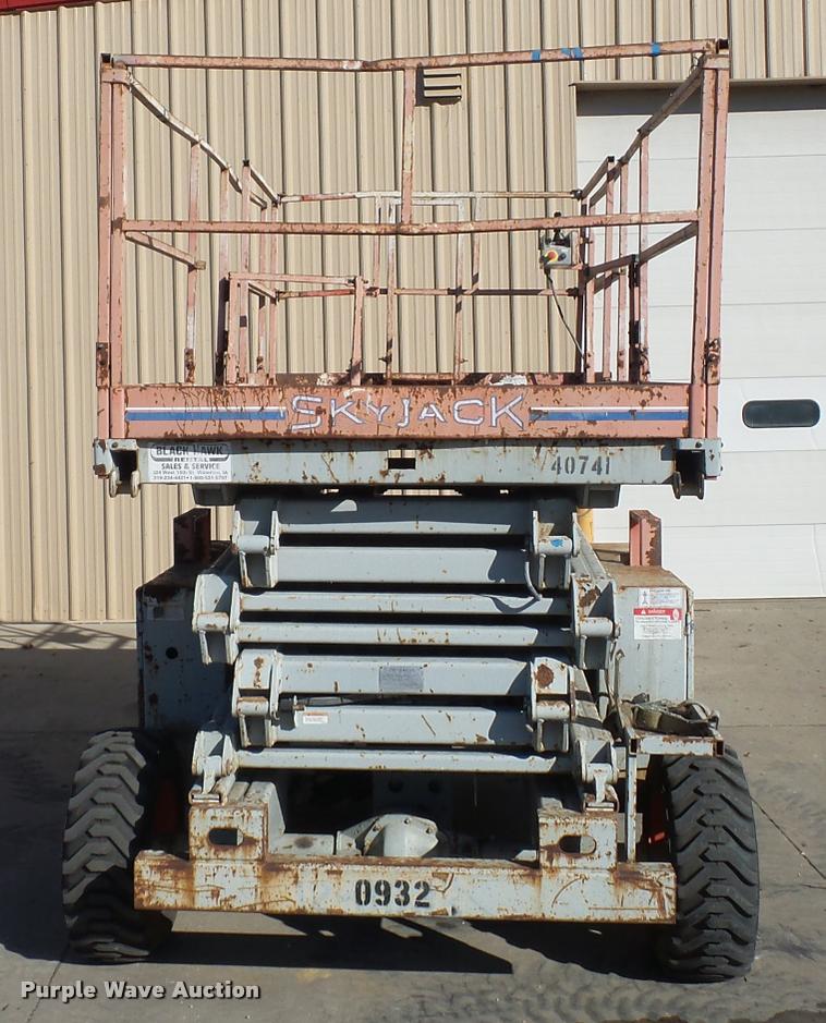 image for item J1615 1997 Skyjack 8841 scissor lift