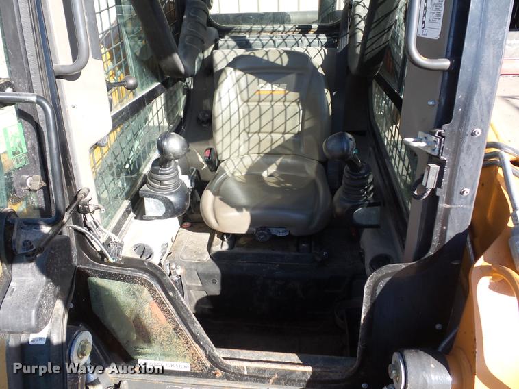 image for item J1616 2011 Case SV250 skid steer