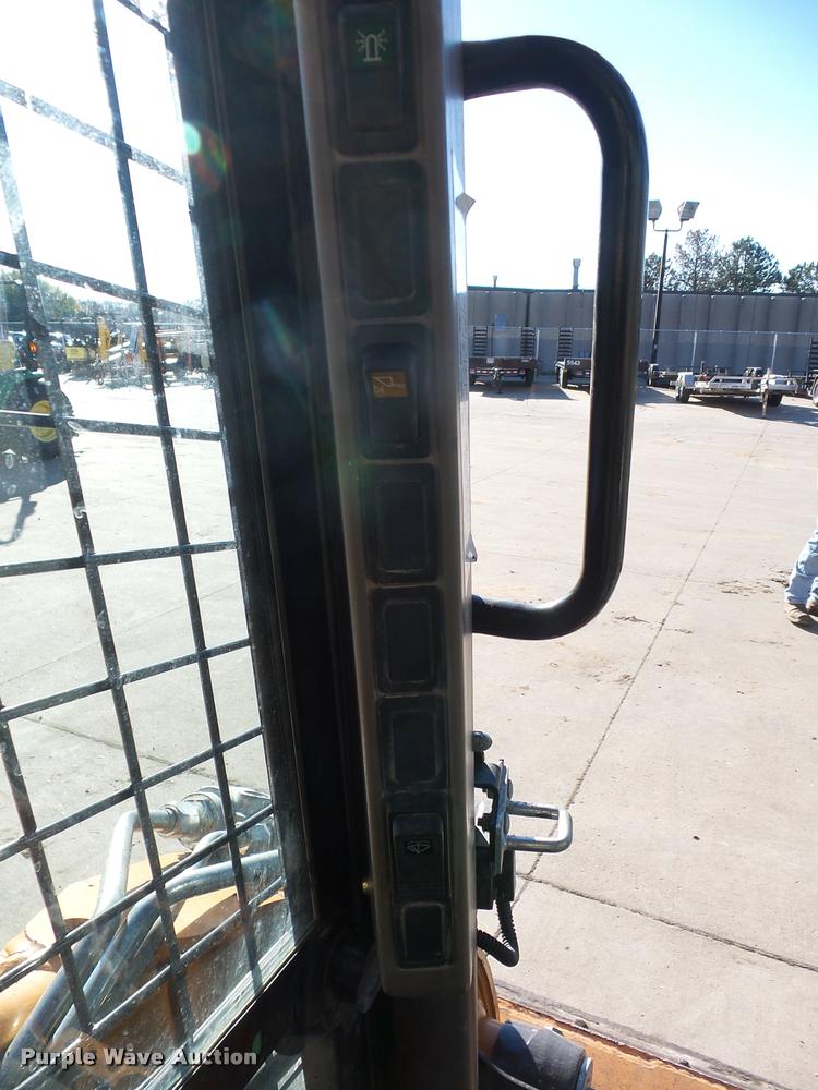 image for item J1616 2011 Case SV250 skid steer