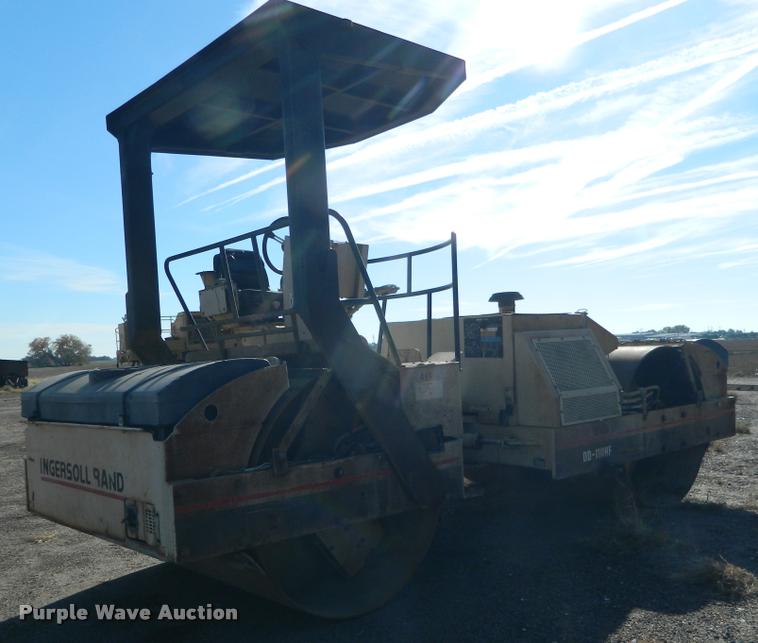 image for item J5063 2000 Ingersoll Rand DD110HF double drum vibratory roller