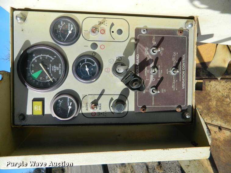 image for item J5063 2000 Ingersoll Rand DD110HF double drum vibratory roller