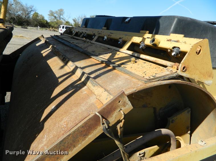 image for item J5072 1996 Caterpillar CB634 double drum vibratory roller