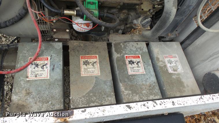 image for item J5736 1997 Night Buster Magnum 4000 light plant