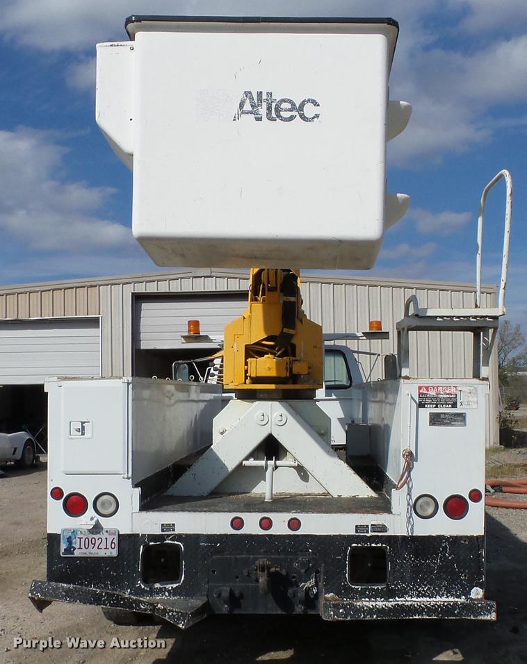 image for item J8701 1999 Ford F800 bucket truck