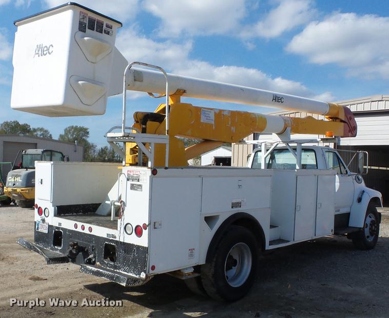 image for item J8701 1999 Ford F800 bucket truck
