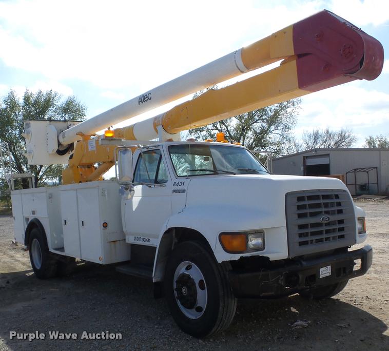 image for item J8701 1999 Ford F800 bucket truck