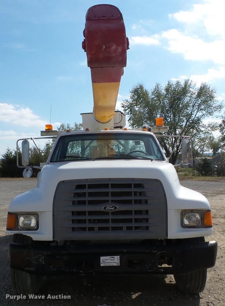 image for item J8701 1999 Ford F800 bucket truck