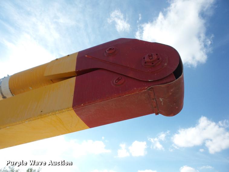 image for item J8701 1999 Ford F800 bucket truck