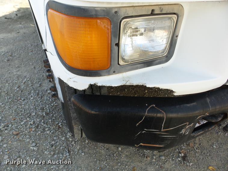 image for item J8701 1999 Ford F800 bucket truck