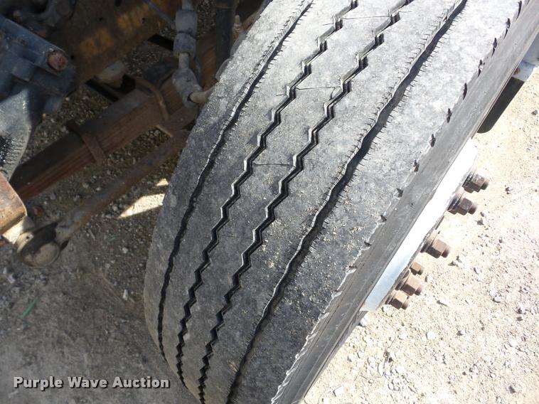 image for item J8701 1999 Ford F800 bucket truck